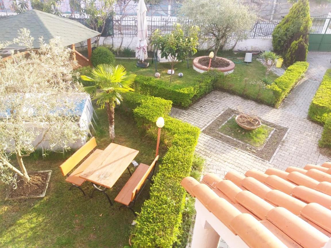 Vila M Vera Rooms With Kitchen And Apartments Durrës Eksteriør bilde