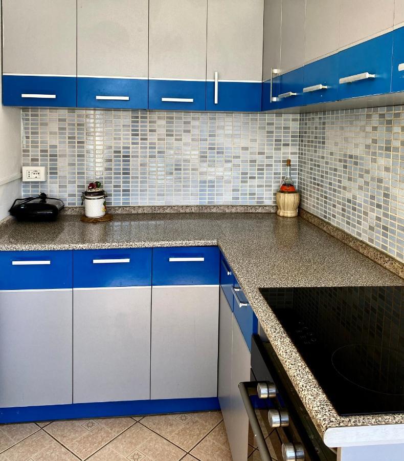Vila M Vera Rooms With Kitchen And Apartments Durrës Eksteriør bilde