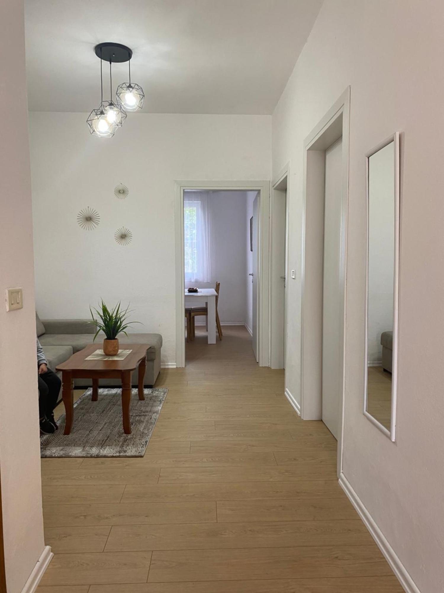 Vila M Vera Rooms With Kitchen And Apartments Durrës Eksteriør bilde