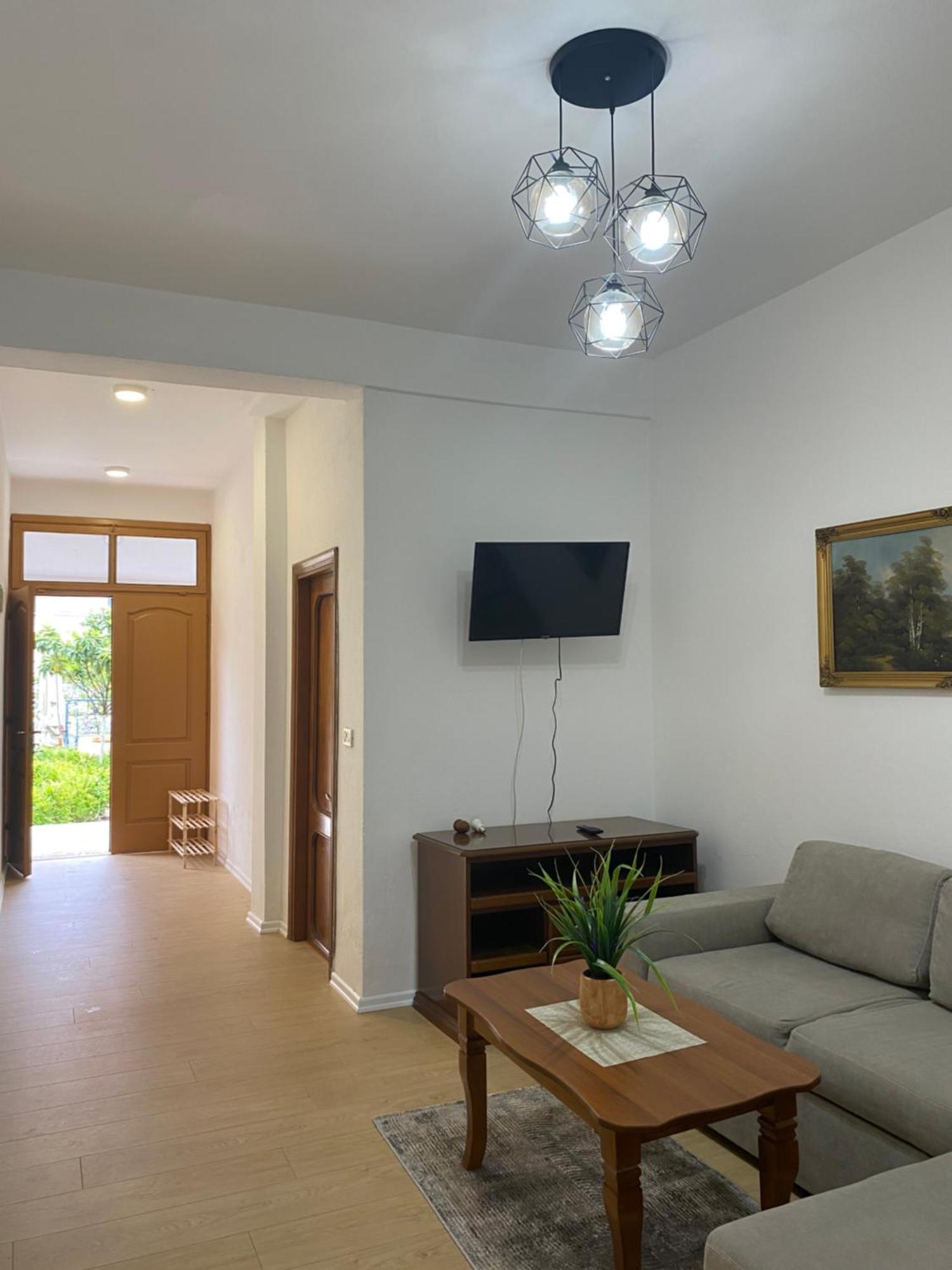 Vila M Vera Rooms With Kitchen And Apartments Durrës Eksteriør bilde