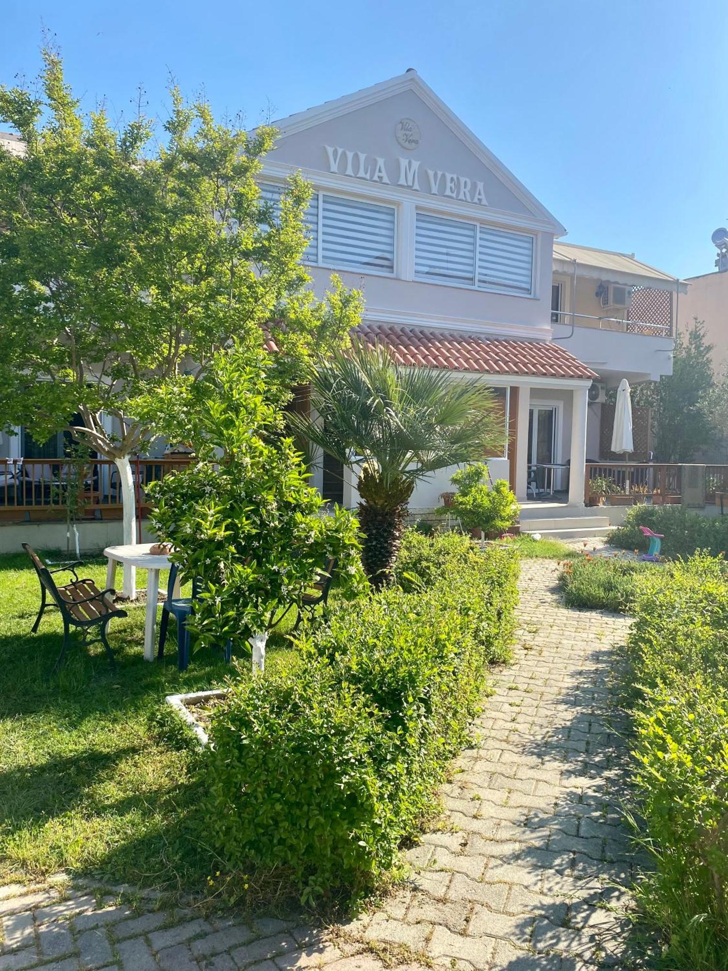 Vila M Vera Rooms With Kitchen And Apartments Durrës Eksteriør bilde