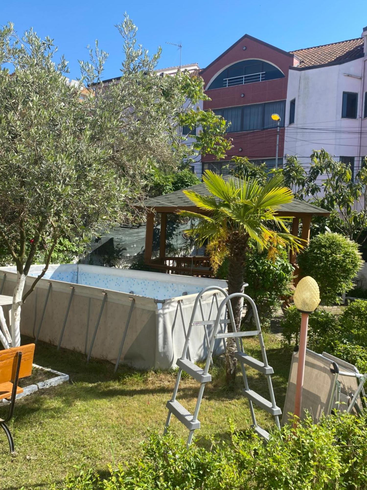 Vila M Vera Rooms With Kitchen And Apartments Durrës Eksteriør bilde