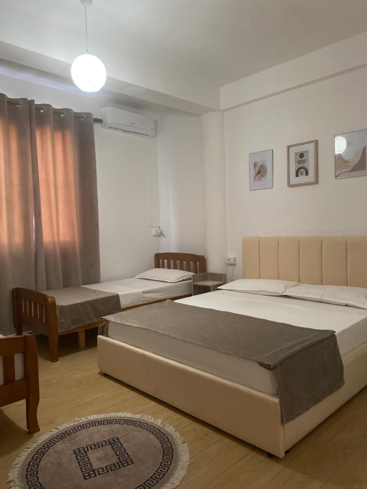 Vila M Vera Rooms With Kitchen And Apartments Durrës Eksteriør bilde