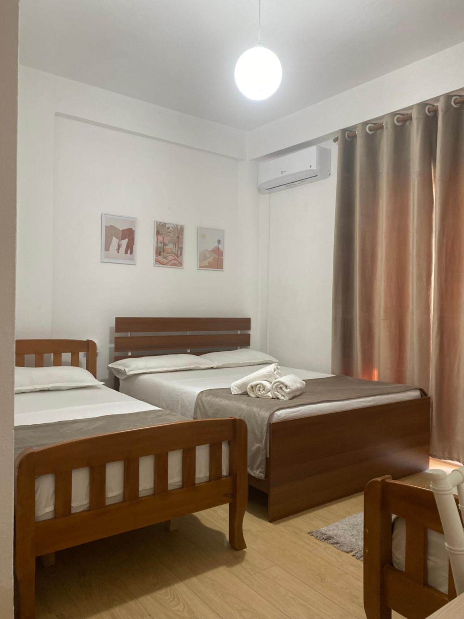 Vila M Vera Rooms With Kitchen And Apartments Durrës Eksteriør bilde