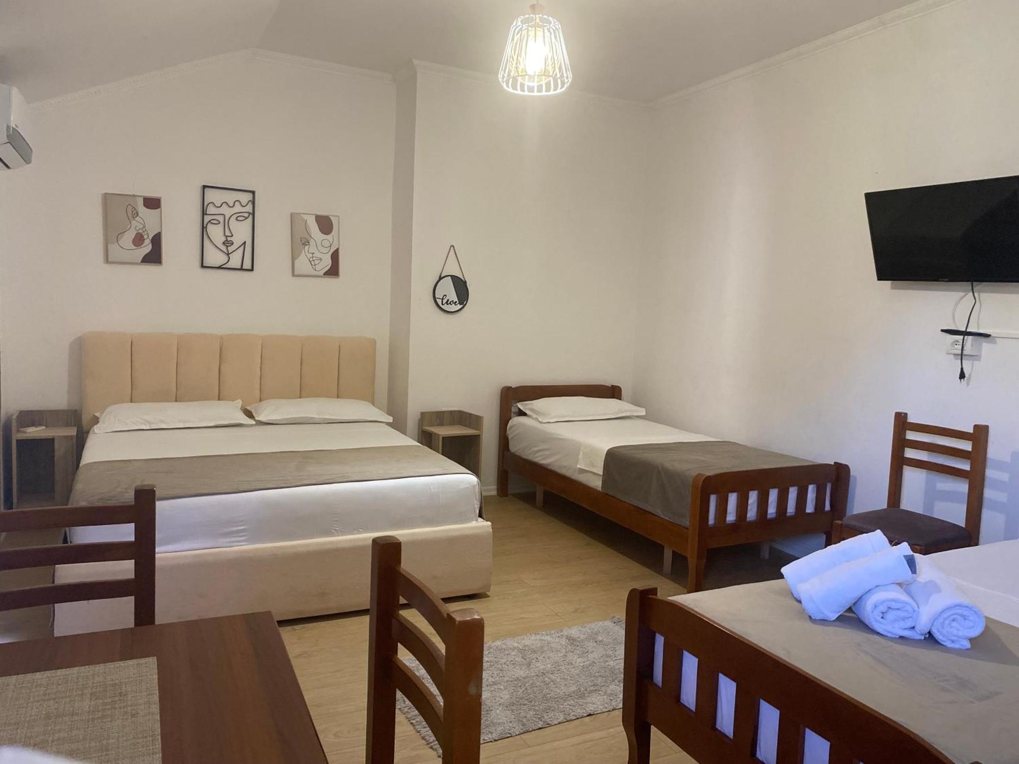 Vila M Vera Rooms With Kitchen And Apartments Durrës Eksteriør bilde