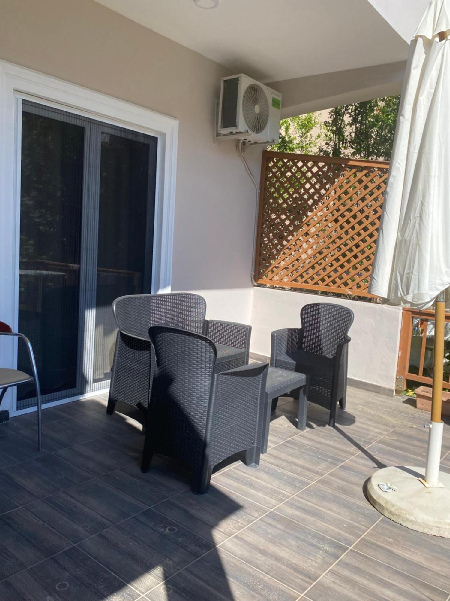Vila M Vera Rooms With Kitchen And Apartments Durrës Eksteriør bilde