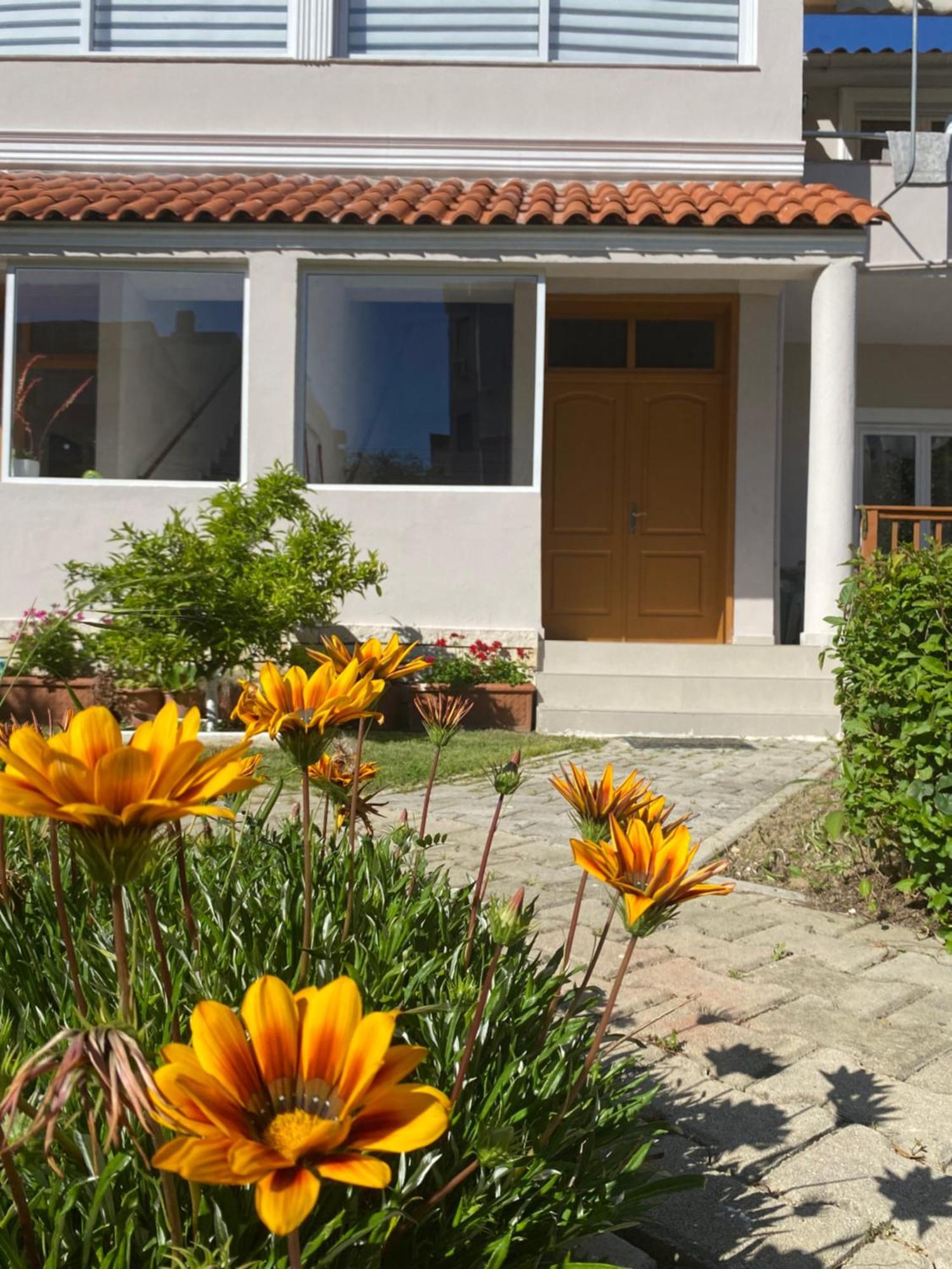 Vila M Vera Rooms With Kitchen And Apartments Durrës Eksteriør bilde