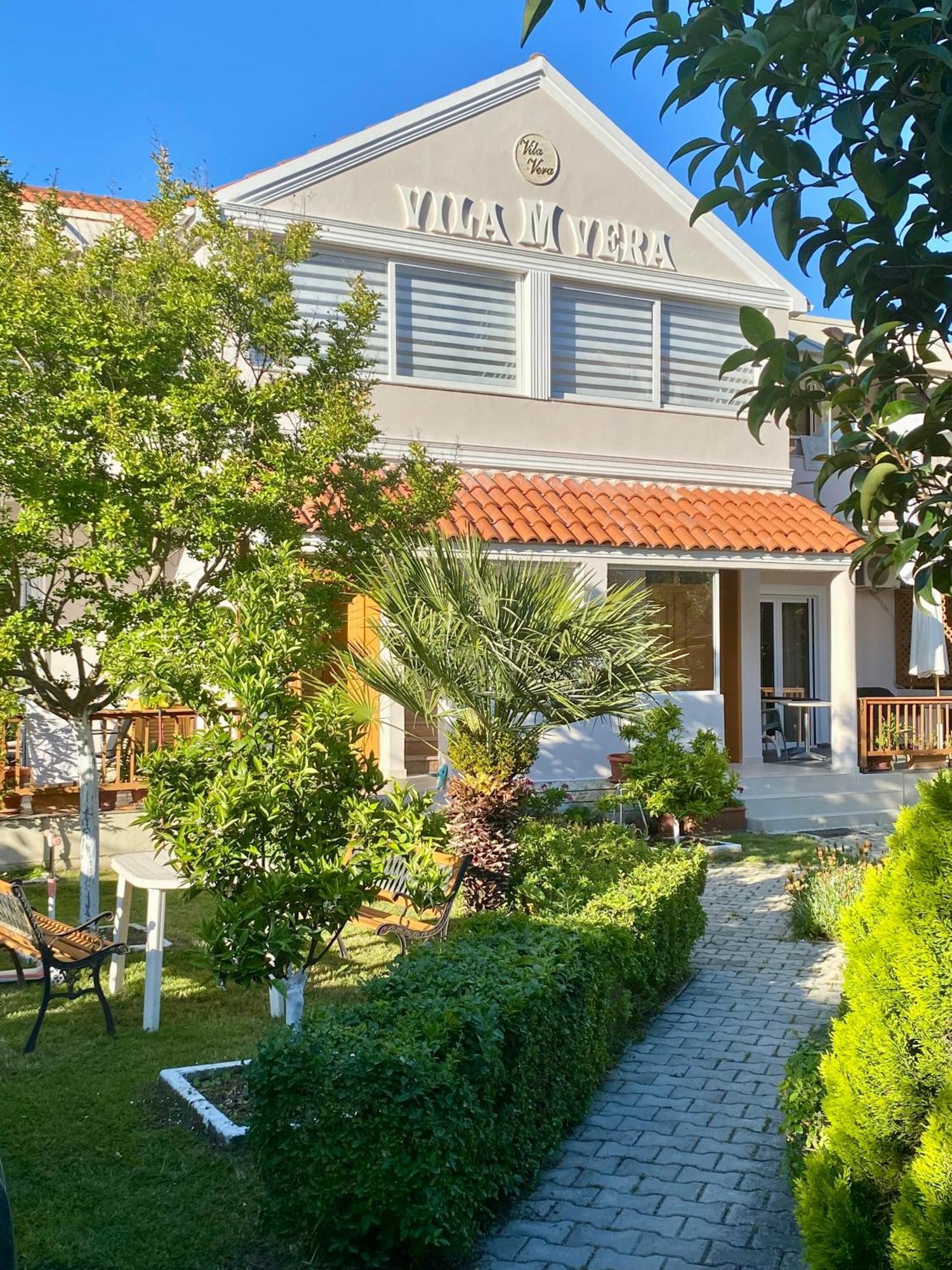 Vila M Vera Rooms With Kitchen And Apartments Durrës Eksteriør bilde